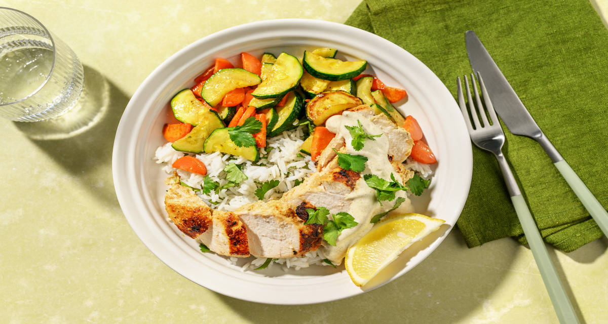 Pollo al Ras-el-Hanout con verduras con salsa de yogur y arroz con limón y perejil