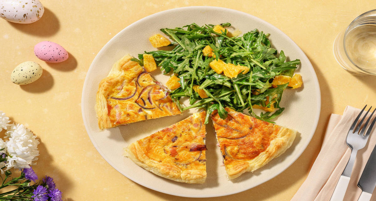 Torta d'Aprile di sfoglia e pancetta con cipolle, panna e rucola all'arancia