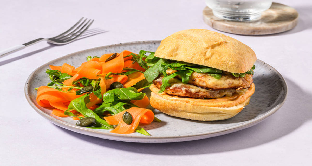 El Bocadillo: lomo a las hierbas con queso fundido con mayonesa de pimentón y ensalada con zanahoria encurtida