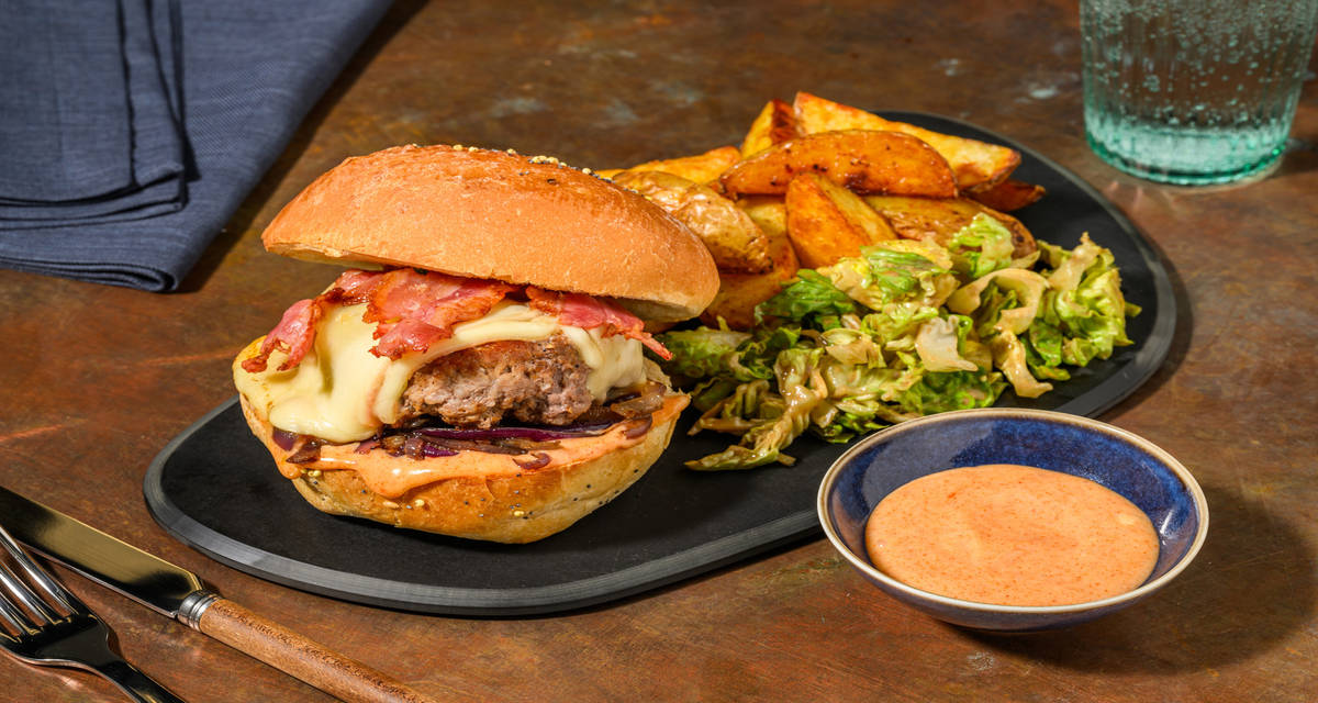 Papa's Burger : cantal AOP, bœuf & lard avec une mayo au miel & des crispy potatoes