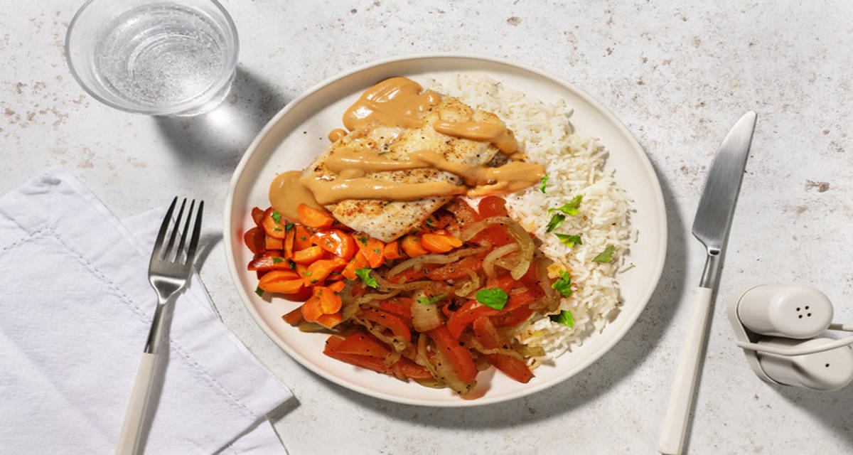 Merluza con salsa cremosa de miso con verduras salteadas y arroz