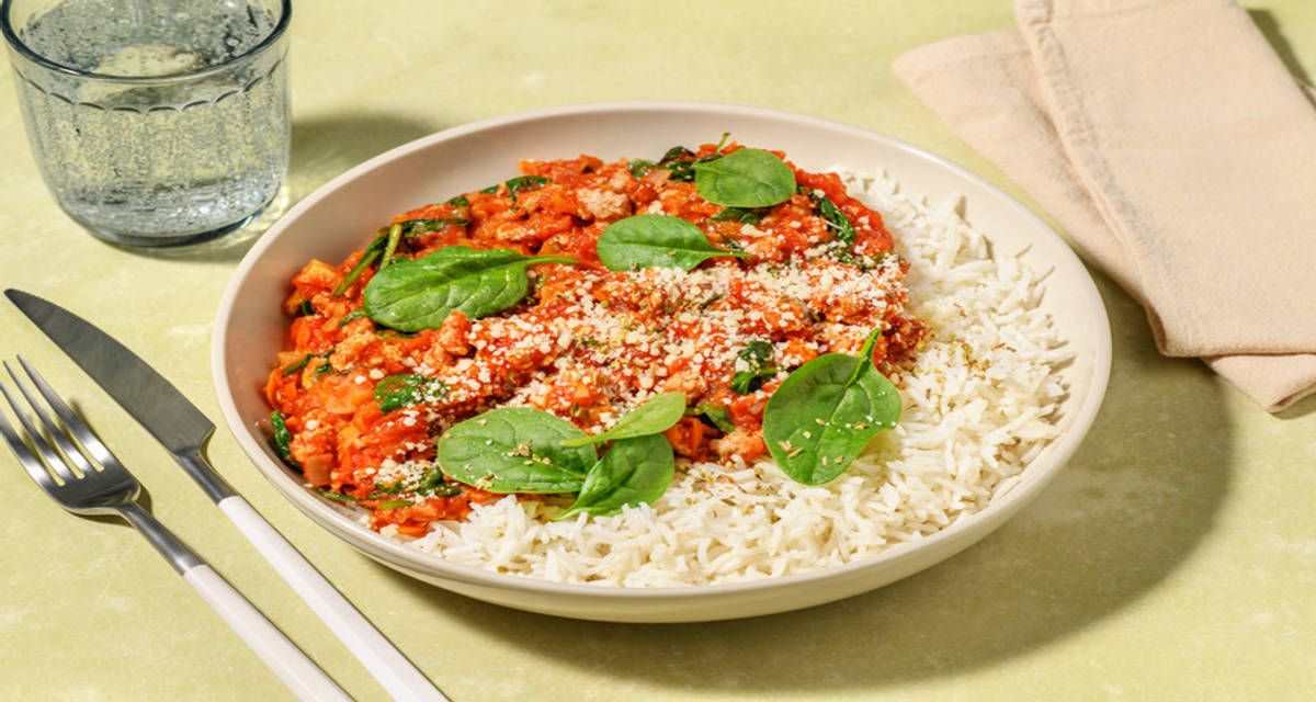 Boloñesa de carne picada de cerdo con pecorino con verduras sobre arroz
