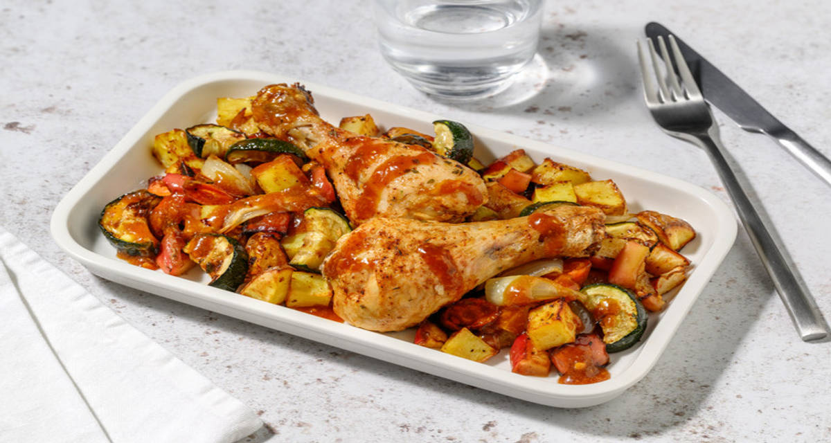 ¡Todo al horno! Jamoncitos de pollo a la naranja con verduras y patatas