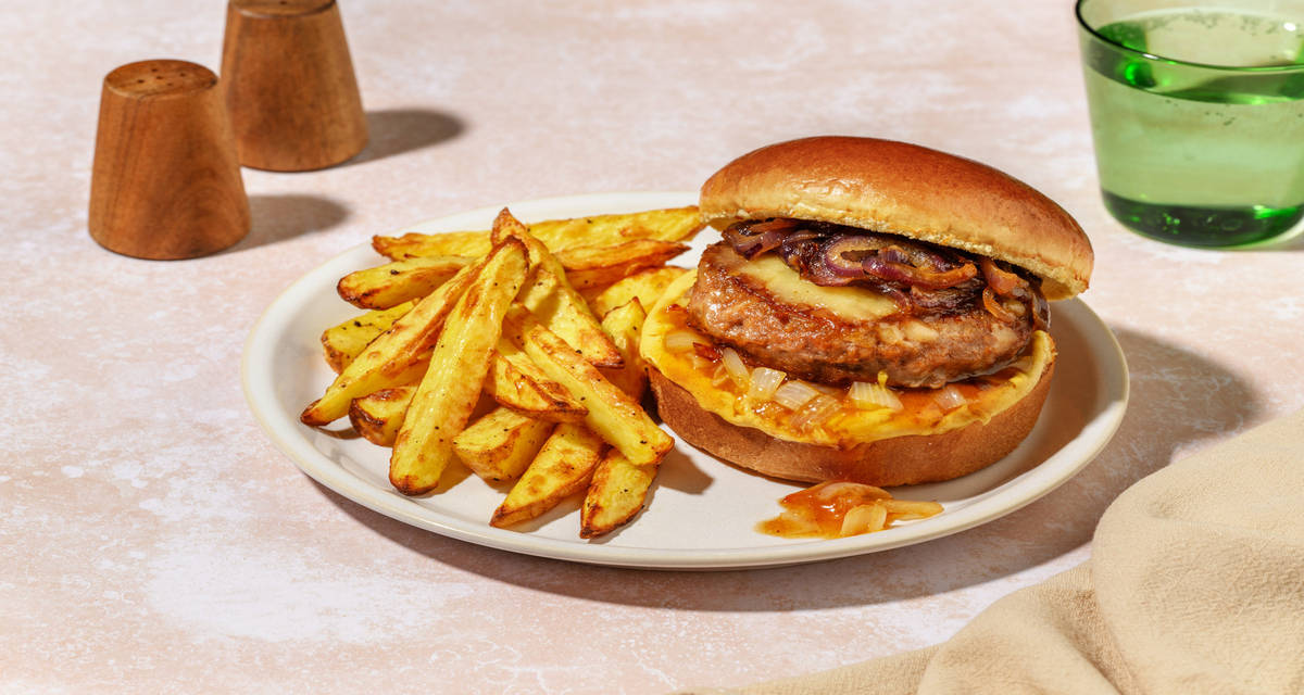 Burger de steak végétal, chutney & gouda avec des frites & du paprika fumé