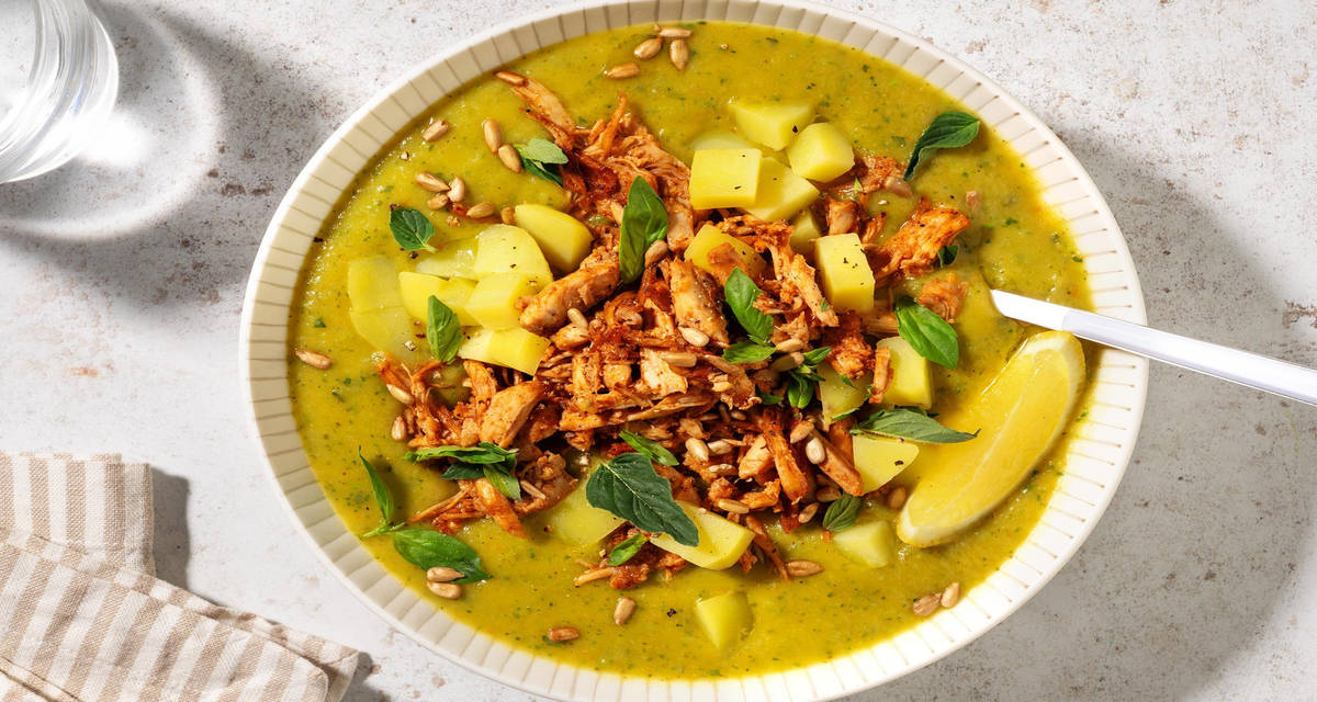 Poulet effiloché et soupe de légumes crémeuse carotte & courgette cachées ! | basilic et graines de tournesol