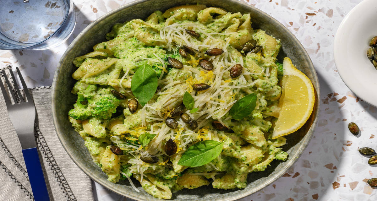 Conchiglie en sauce crémeuse au pesto, pecorino et basilic légumes dissimulés pour les enfants : brocoli et courgette