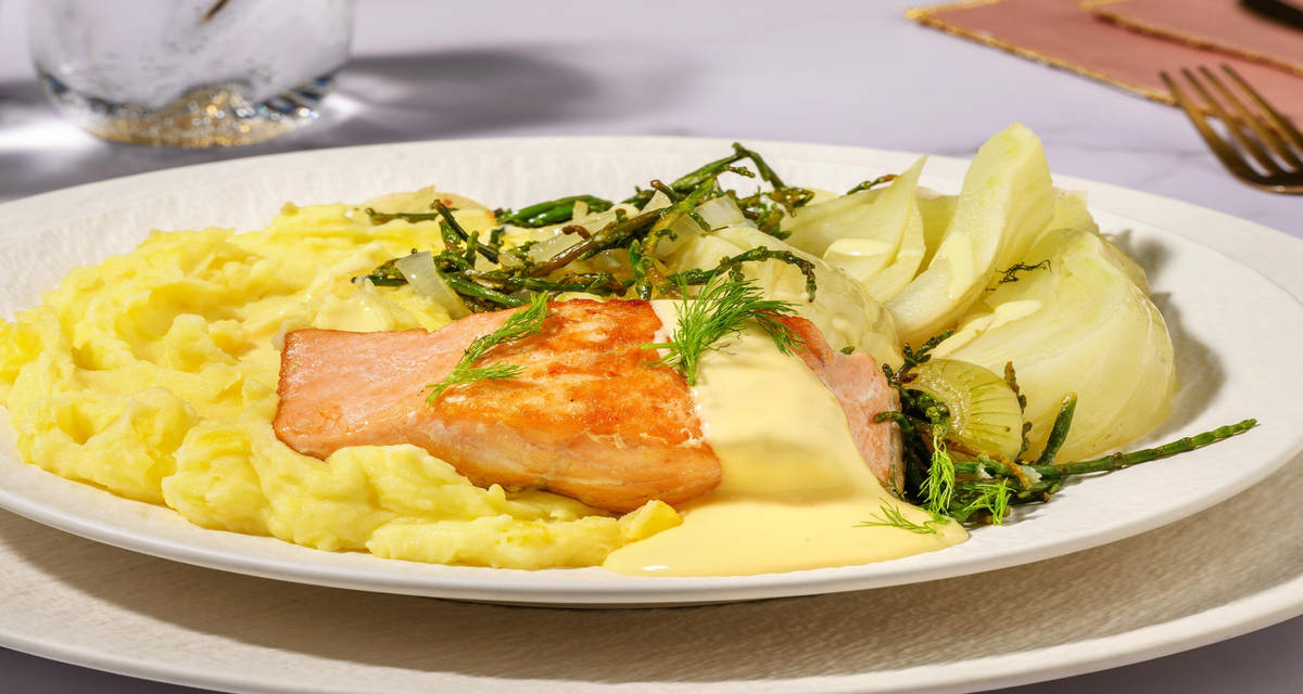 Filet de saumon à la salicorne et au beurre blanc citron, fenouil et purée de pommes de terre