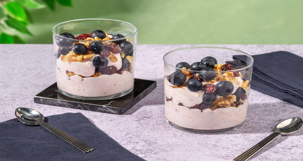 Griekse yoghurtparfaits met verse blauwe bessen 2 porties | met aardbeienjam