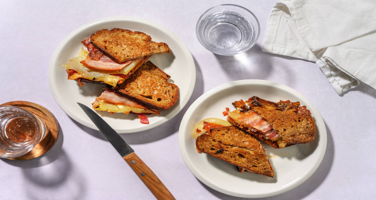 Tosti met brie, ontbijtspek en appel 2 porties | met uienchutney