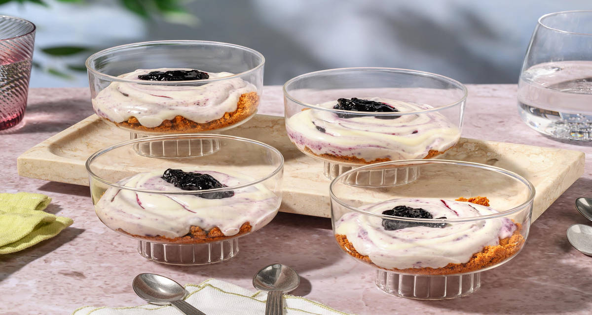 Witte-chocoladedesserts 4 porties | met bosbessenjam en speculaasstukjes