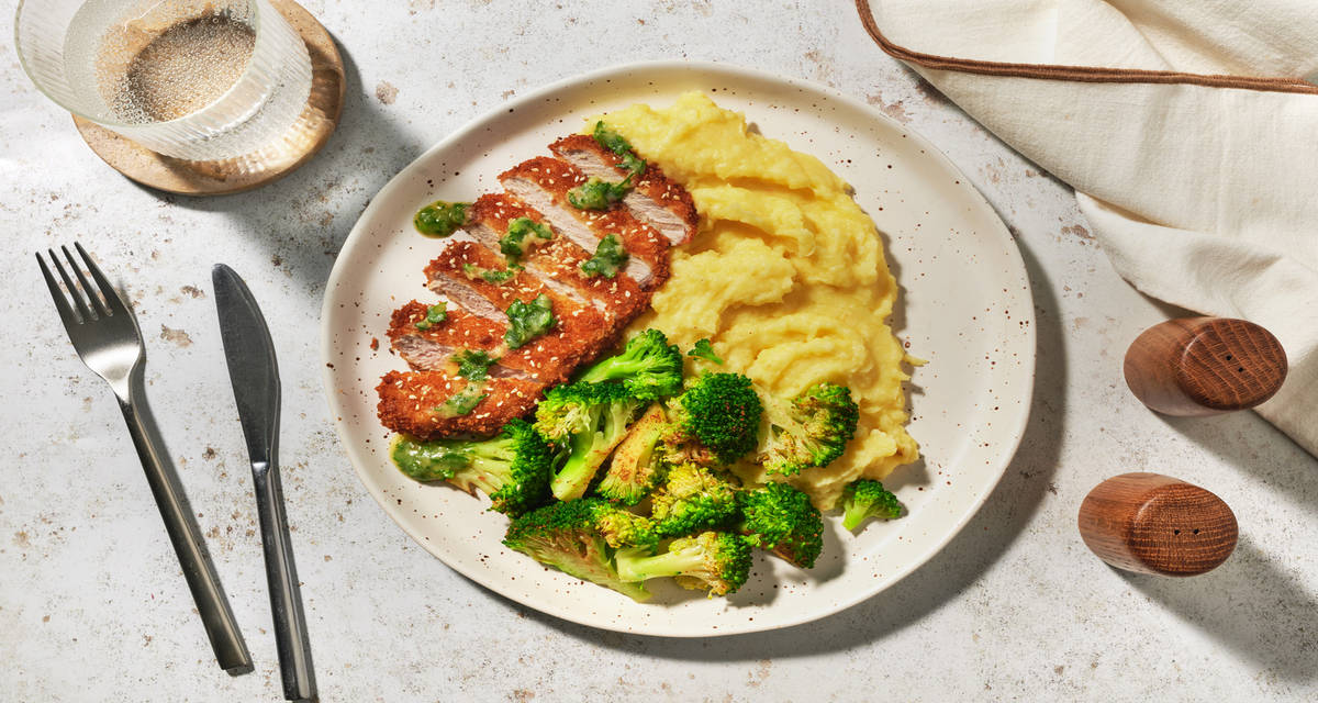 Sprødstegt svinekød med ovnbagt broccoli og blød kartoffelmos