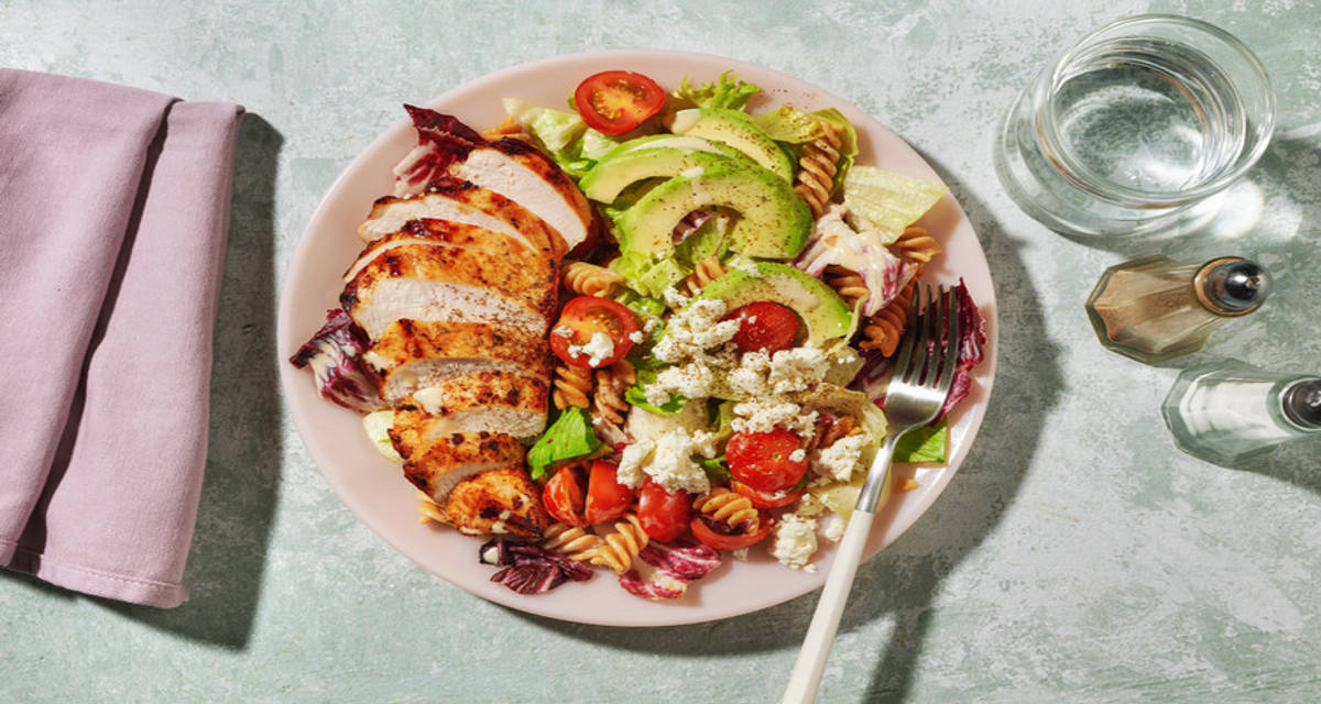 Salade de pâtes au poulet & avocat fusilli complets et fromage à la grecque