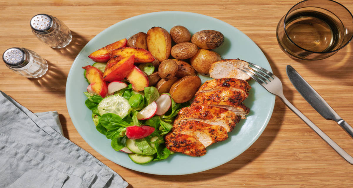 Filet de poulet & nectarine grillée grenailles et salade de radis et concombre