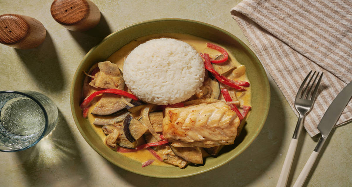 Cabillaud & curry vert à la thaïlandaise riz, aubergine et poivron pointu