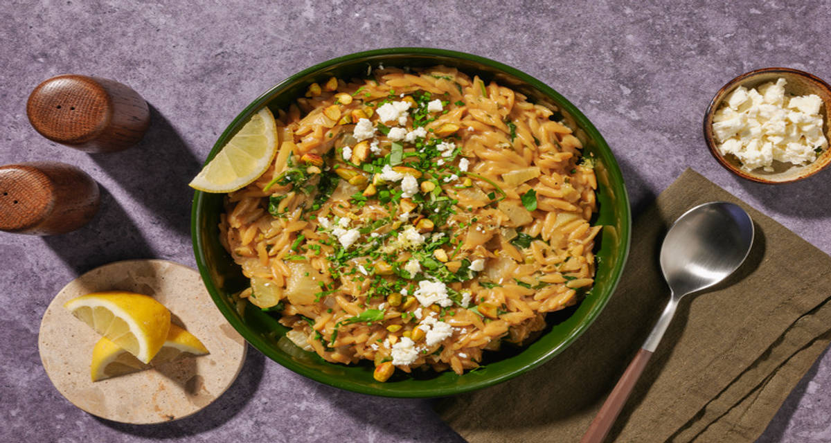 Orzo complet au fenouil et épinards fromage à la grecque, citron et pistaches