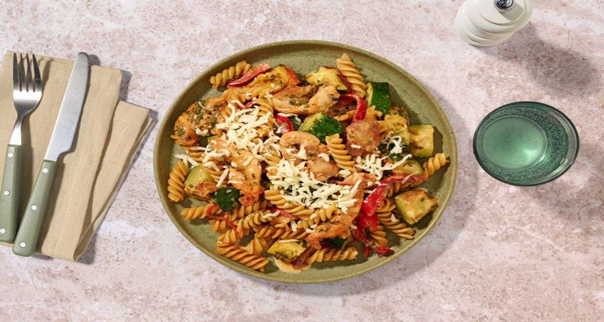 Volkoren fusilli met kip met courgette en zongedroogde tomaten