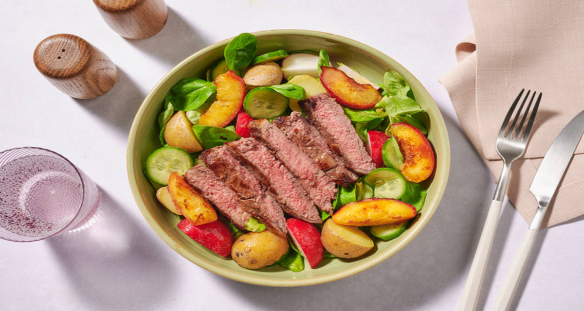 Steak de cerf & nectarine grillée grenailles et salade de radis et concombre