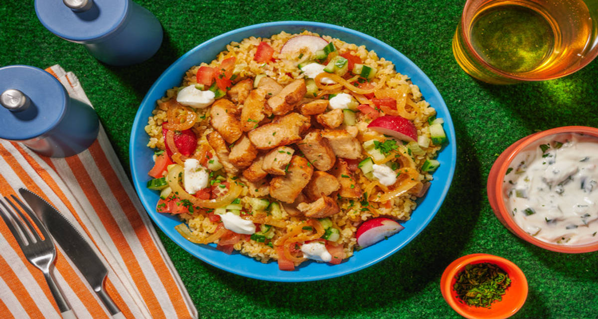 Veggie kip met tzatziki en sumaksalade op bulgur met verse kruiden en za’atar