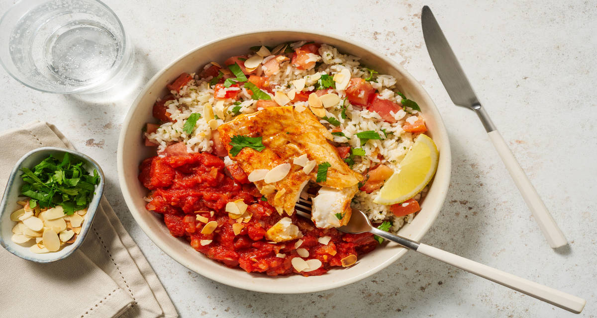 Libanesiskt kryddris och stekt torsk med tomatsås och koriander
