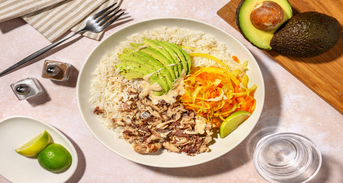 Omega-bowl di sgombro, avocado e cavolo cappuccio con riso Jasmine, lime e semi di sesamo