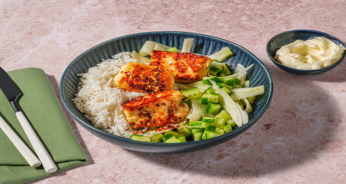 Hurtig honning- og harissaglaseret halloumi med fennikel og hvidløgsfraiche