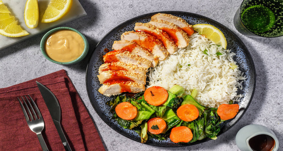 Sesampanerad kyckling och grönsaker med salladslök och sweet chili-dressing
