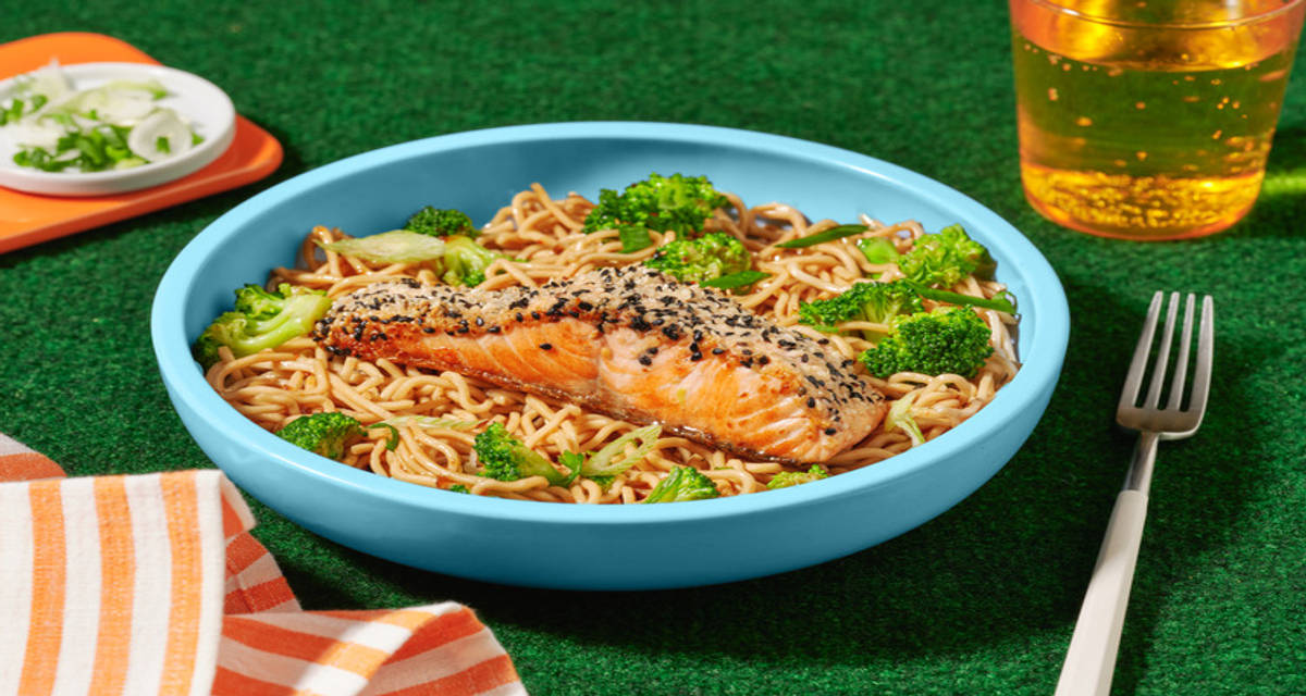 Marijn Veen's favo: zalm met sesamjasje en noedels met broccoli, zoete Aziatische saus en bosui