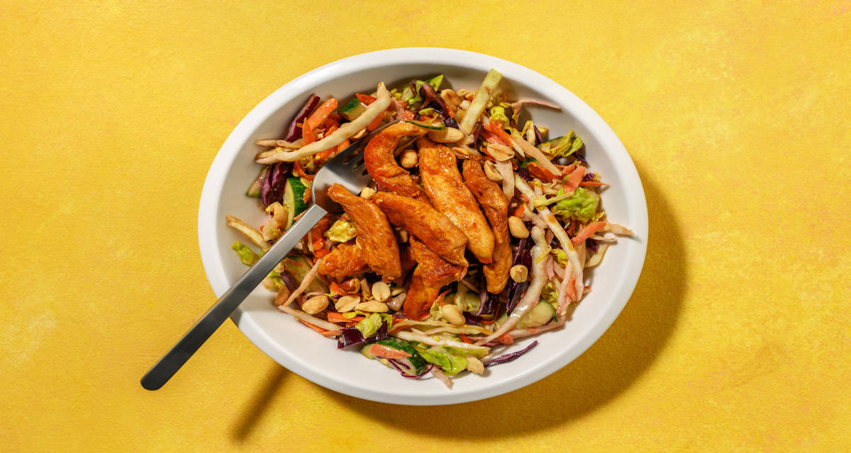 Salade Top Chrono : poulet laqué à l'asiatique garnie de citronnelle & coleslaw