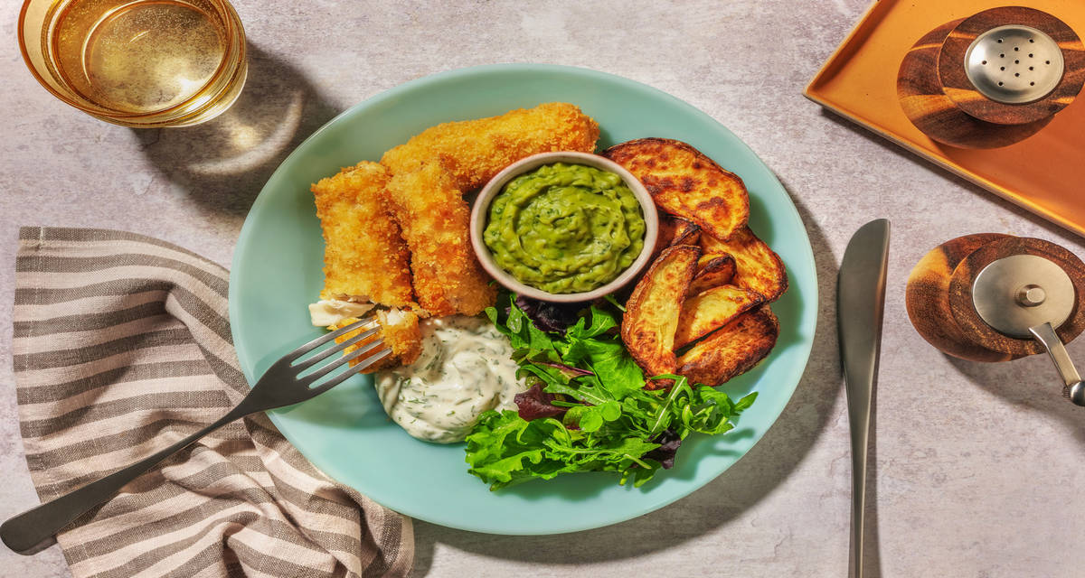 Tenders de poisson & écrasé de petits pois avec des potatoes & une mayonnaise à l'aneth