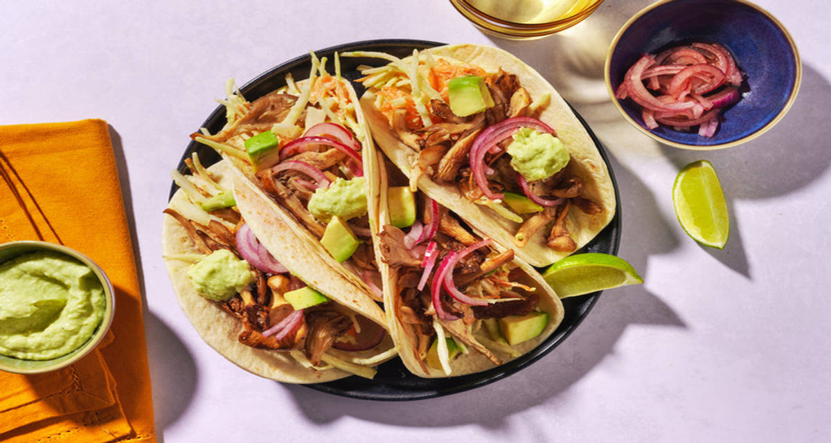 Tacos aux champignons au chipotle & fromage crème d'avocat et oignon aigre-doux