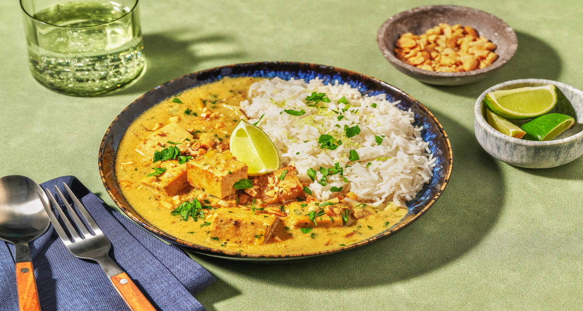Curry thaï vert tofu cacahuètes & poireau avec du riz précuit & de la citronnelle