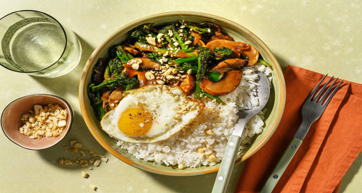 Stir-fry broccolini & portobello à l’asiatique avec du riz au sésame & des noix de cajou