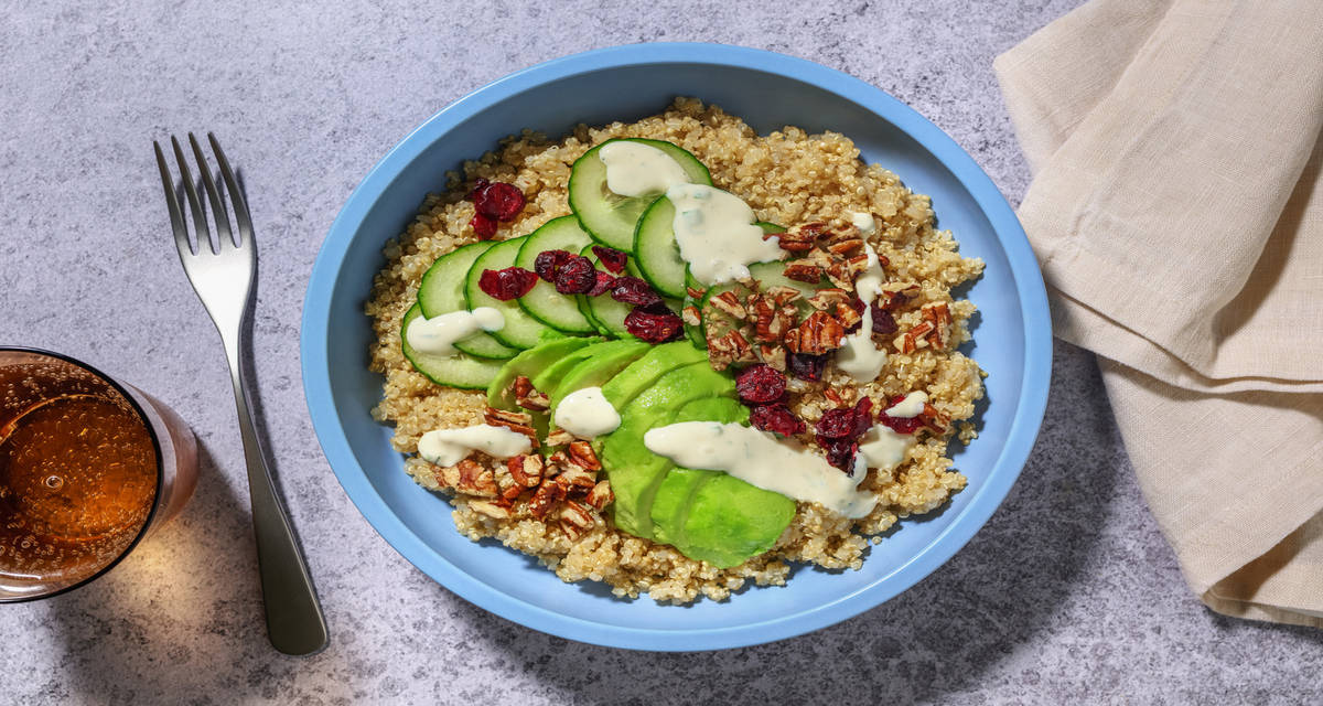 Bowl California : cranberries, épinards & avocat garni de boulgour & quinoa précuits