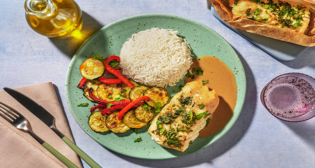 Papillote de lieu sauce satay & coriandre avec des poivrons & courgettes grillés