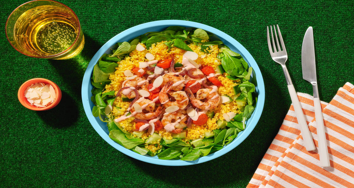 Bowl de crevettes sur semoule & sauce curry mâche, carotte au miel et quartiers de citron