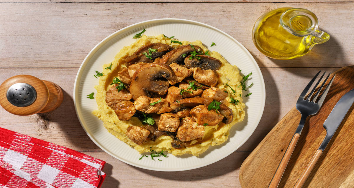 Poulet poêlé au pesto de champis du chef avec du portobello & de la purée au thym