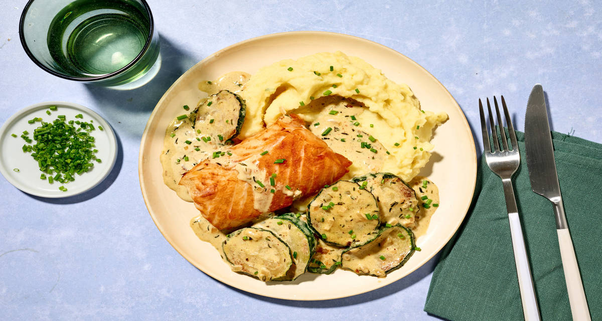 Haddock fumé & sauce crème-échalote du chef avec de la ciboulette & des courgettes
