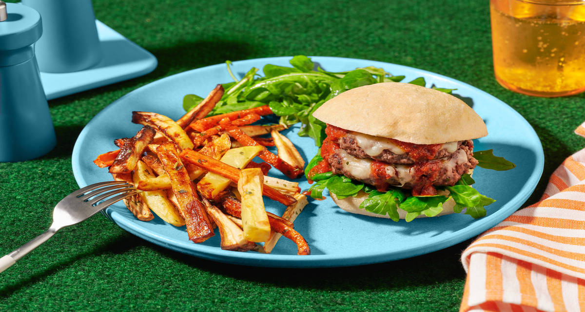 Sportersfavoriet: dubbele kip-cheeseburger marinara-stijl met min. 50 g eiwit per persoon