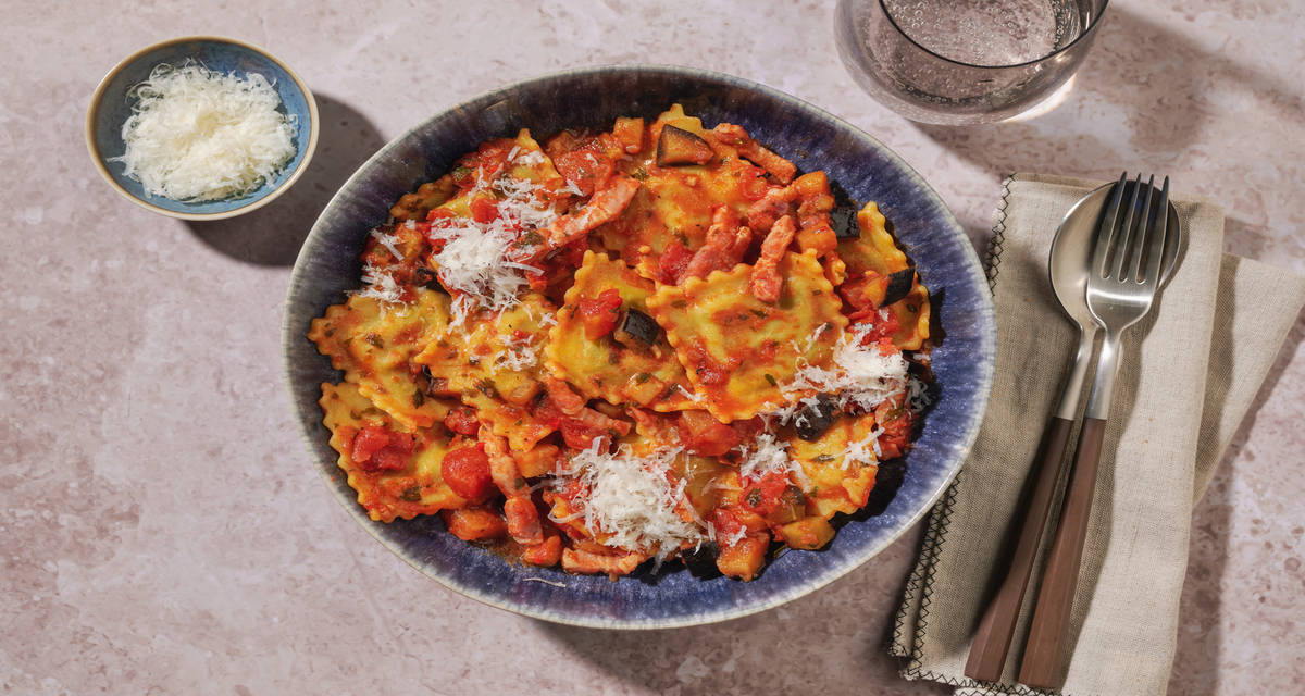 Spicy Ravioli nduja & sauce tomate-lardons avec des aubergines & du pecorino AOP