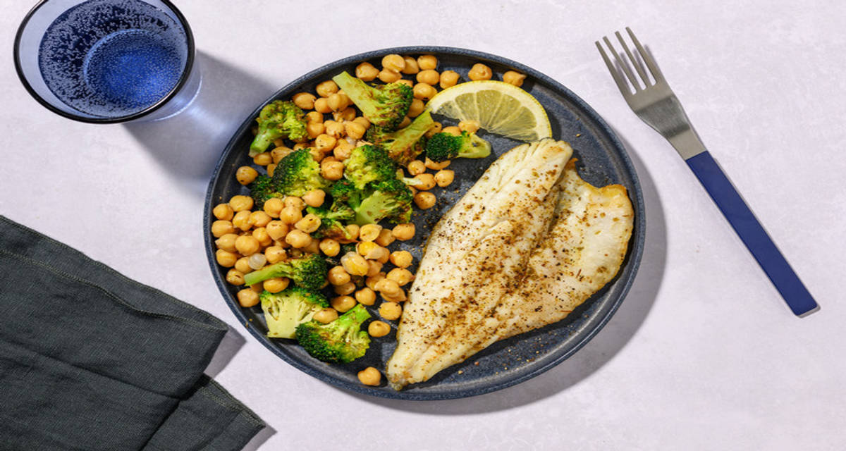 Filetto di orata express e broccoli teneri con ceci stufati e profumo di limone