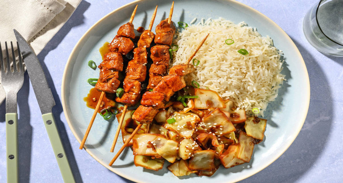 Yakiton - spiedini di maiale e cavolo allo zenzero con riso Basmati, cipollotto e salsa di soia