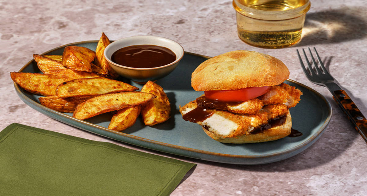 Torikatsu Burger: pollo frito con salsa oriental con patatas aderezadas