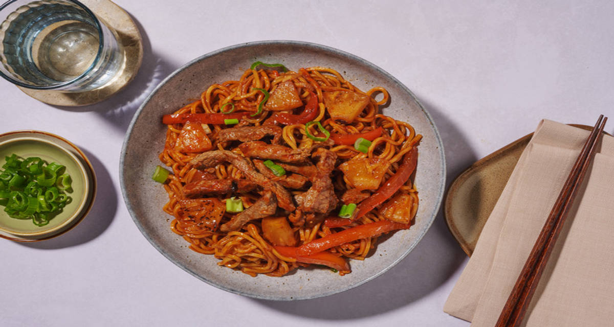 Sportersfavoriet: XL portie noedels met teriyaki-biefstuk met min. 115 g koolhydraten per persoon