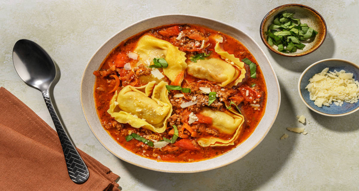 Soupe aux tortelloni, bœuf haché et Grana Padano origan et basilic frais