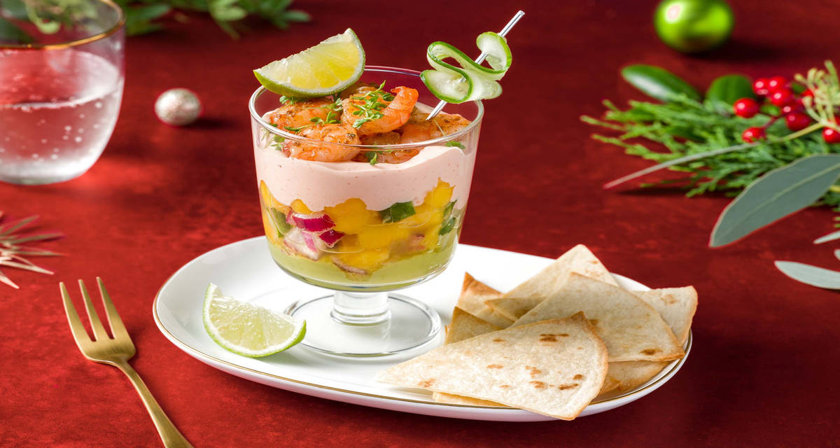 Cocktail de crevettes aux épices BBQ, salsa de mangue et guacamole cresson, chips de tortilla maison et citron vert