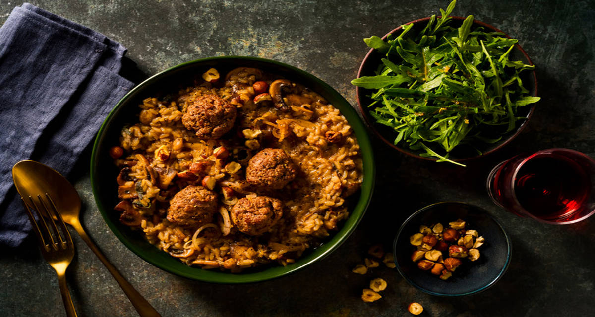 Boulettes de cerf & risotto aux champignons Parmigiano Reggiano, sauge, cacahuètes et roquette