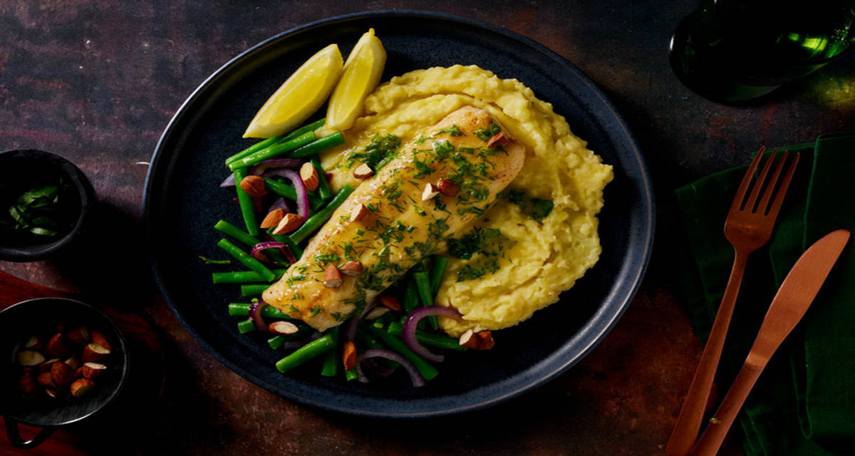 Cabillaud aux herbes, sauce beurre ail & citron purée de céleri, haricots verts et amandes