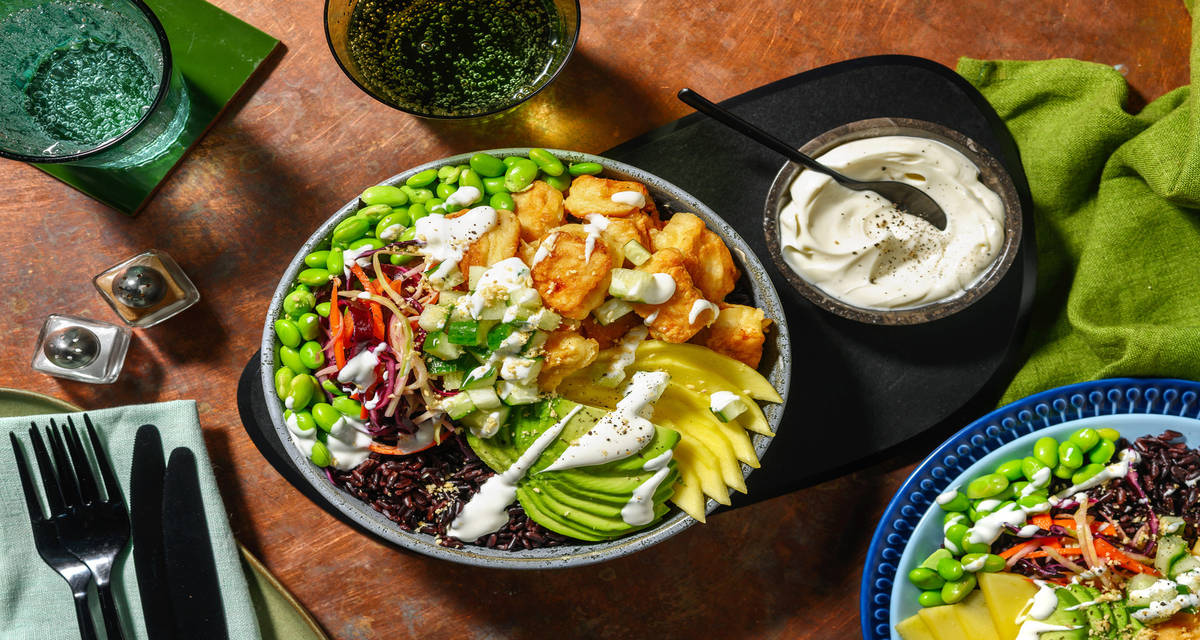 Bowl gourmand de tempura de cabillaud & mangue riz noir, fèves de soja, avocat et mayonnaise au citron vert