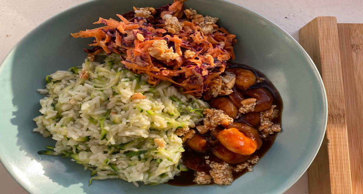 Asian stir-fry shrimp with zucchini rice and crunchy peanut topping