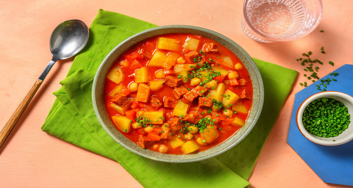 Estofado casero de garbanzos con chorizo con patatas y pimentón ahumado
